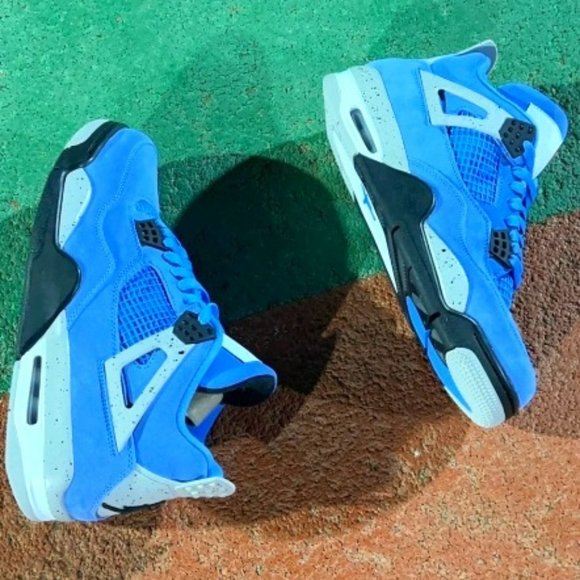 Jordan 4 Retro “ University Blue ”